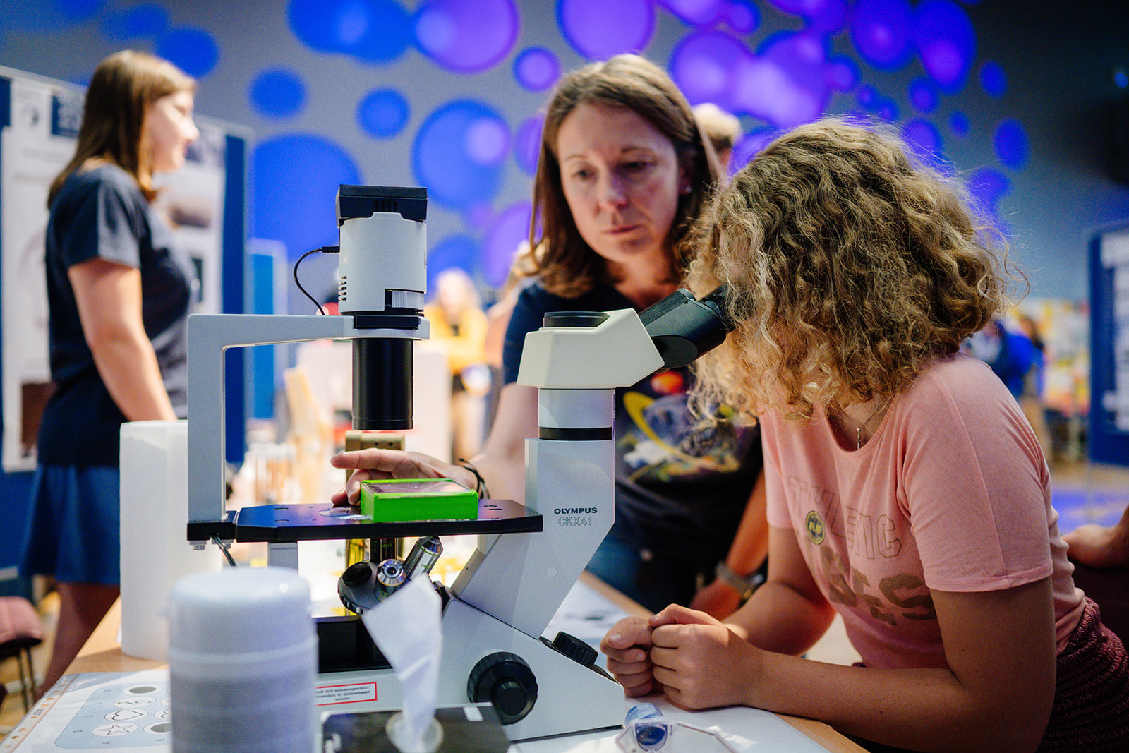 Viele Kinder und Jugendliche gewannen Einblick in die Forschung