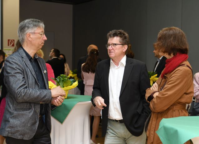 © Andrea Reischer Gäste im Foyer